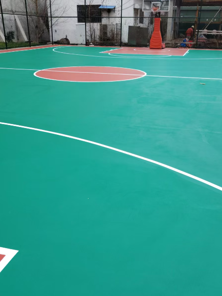 温宿 球场长期使用易出现地面开裂
